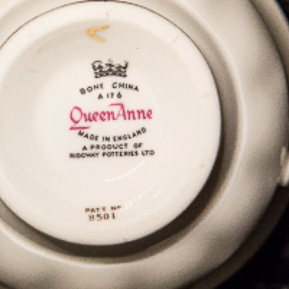 Vintage QUEEN ANNE English Bone China Multi Floral Cup and Saucer Patter… - Picture 12 of 16